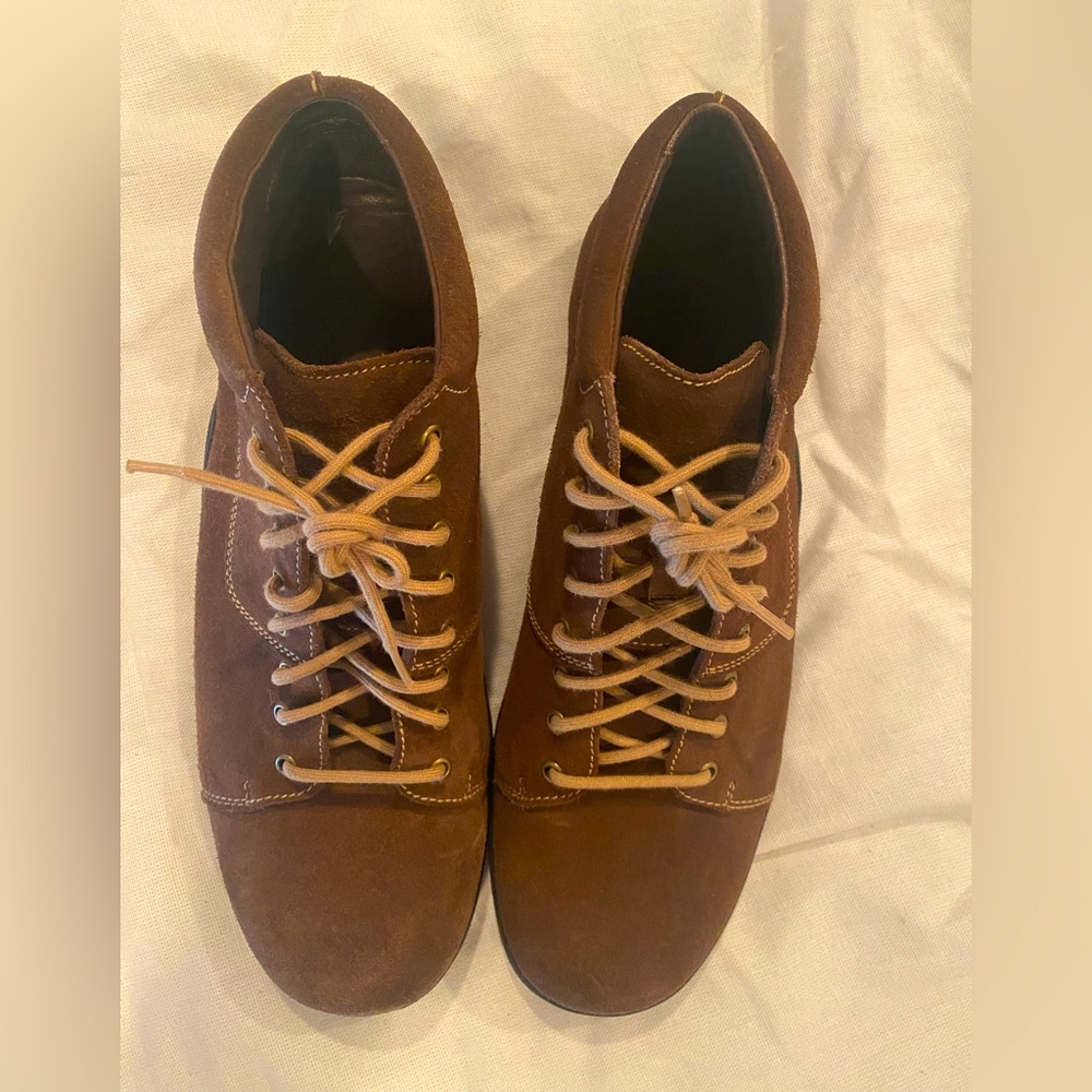 Cole Haan brown suede walking shoes size 8,5 will fit s 10